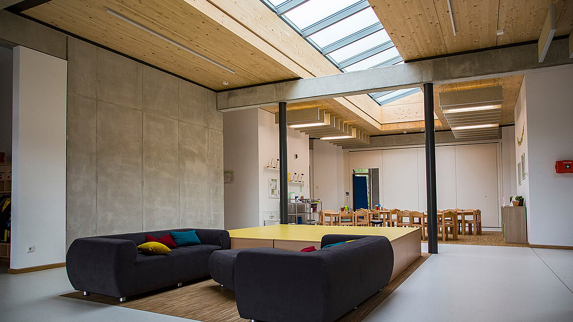 Szklany dach nad wielofunkcyjną częścią żłobka LAMILUX Glass Roof PR60