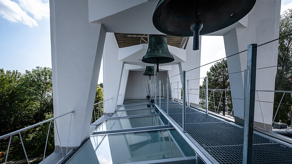 LAMILUX Sanierung Flachdach Fenster Pauluskirche Traunreut LAMILUX Sanierung Flachdach Fenster Pauluskirche Traunreut